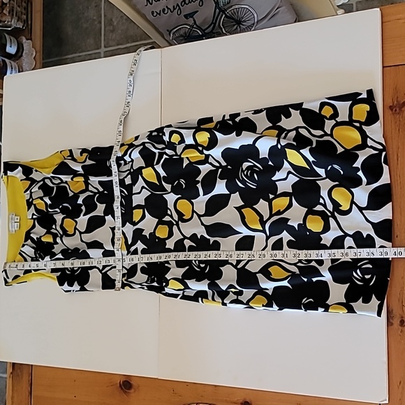 London Times dress with pockets, size 8 but fits like a 4/6. - Picture 6 of 7